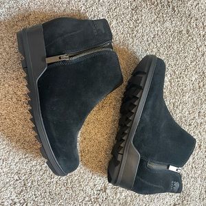 Sorel Evie Zip Suede Booties. size 9. Brand new